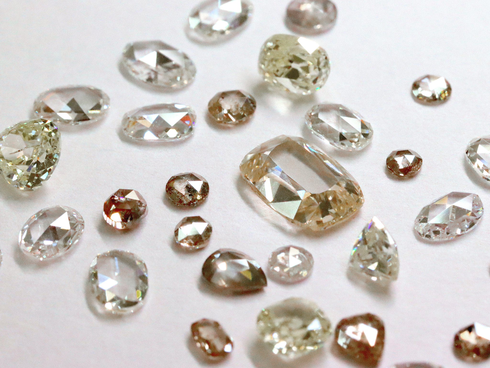 世界にひとつのダイヤモンドで、自分だけのリングを仕立てるATOHAのルースオーダー