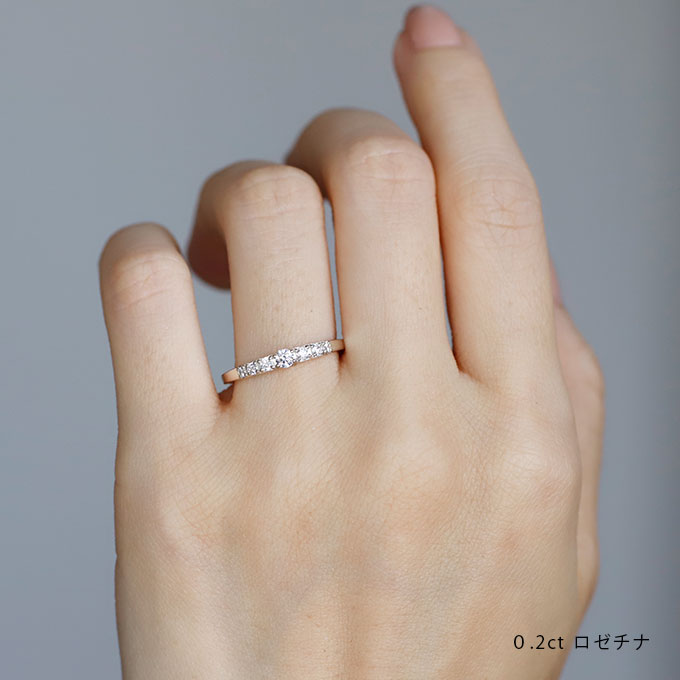婚約指輪 燈す0.2ct ロゼチナ 着用画像