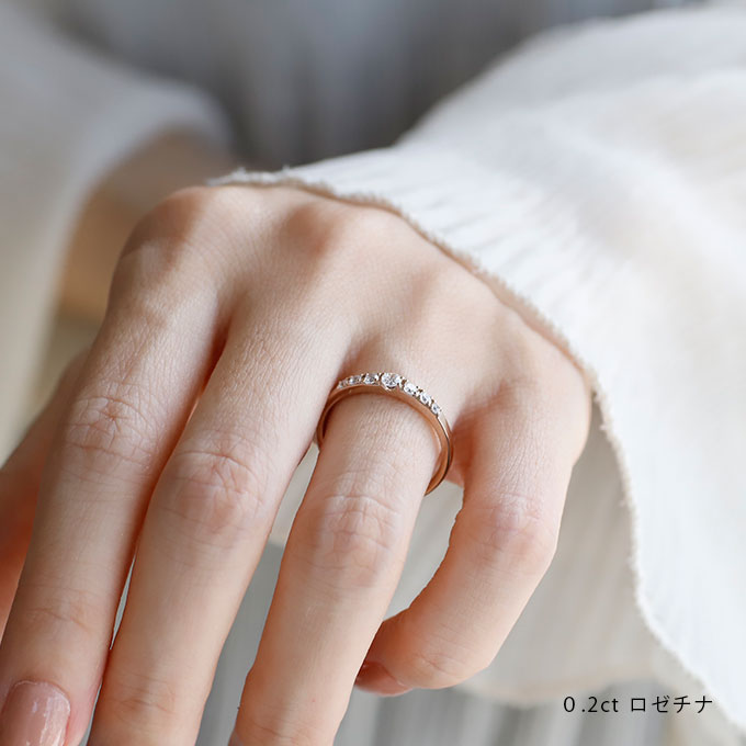 婚約指輪 燈す0.2ct ロゼチナ 着用画像