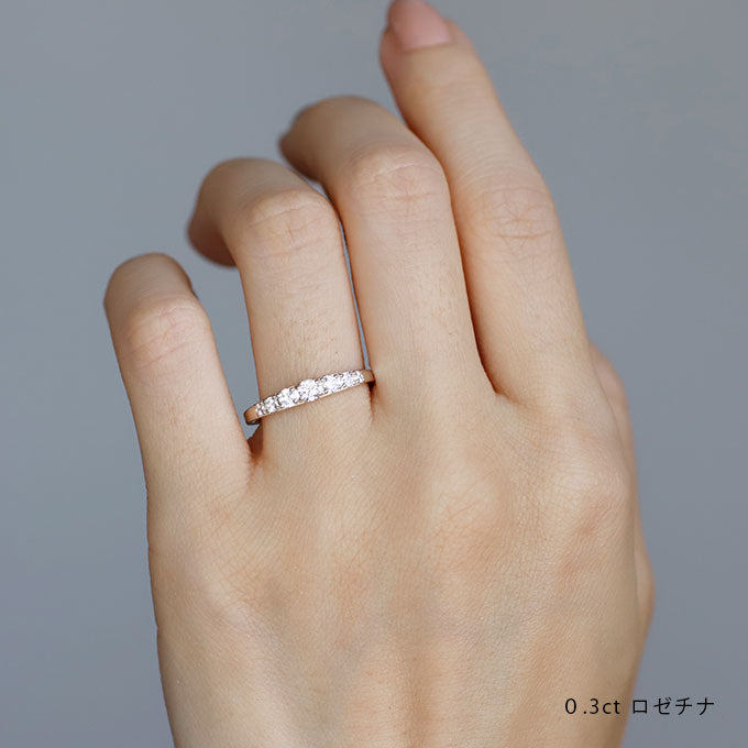 婚約指輪 燈す0.3ct ロゼチナ 着用画像