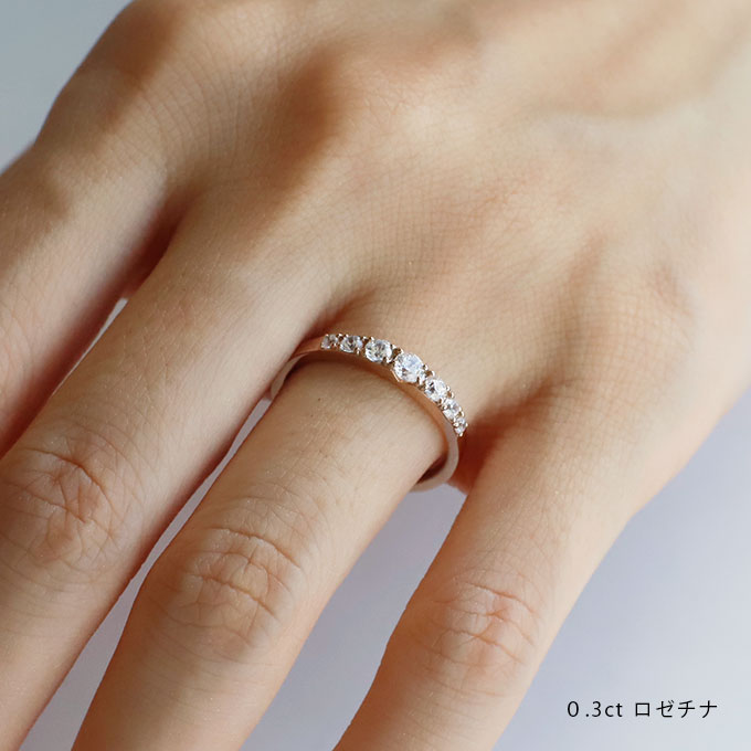 婚約指輪 燈す0.3ct ロゼチナ 着用画像