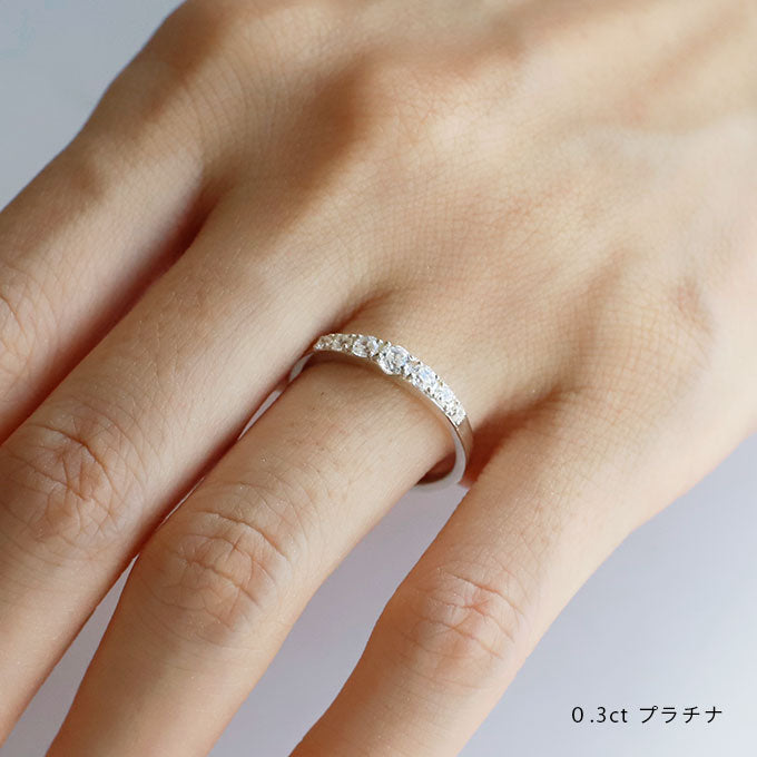 婚約指輪 燈す0.3ctプラチナ 着用画像