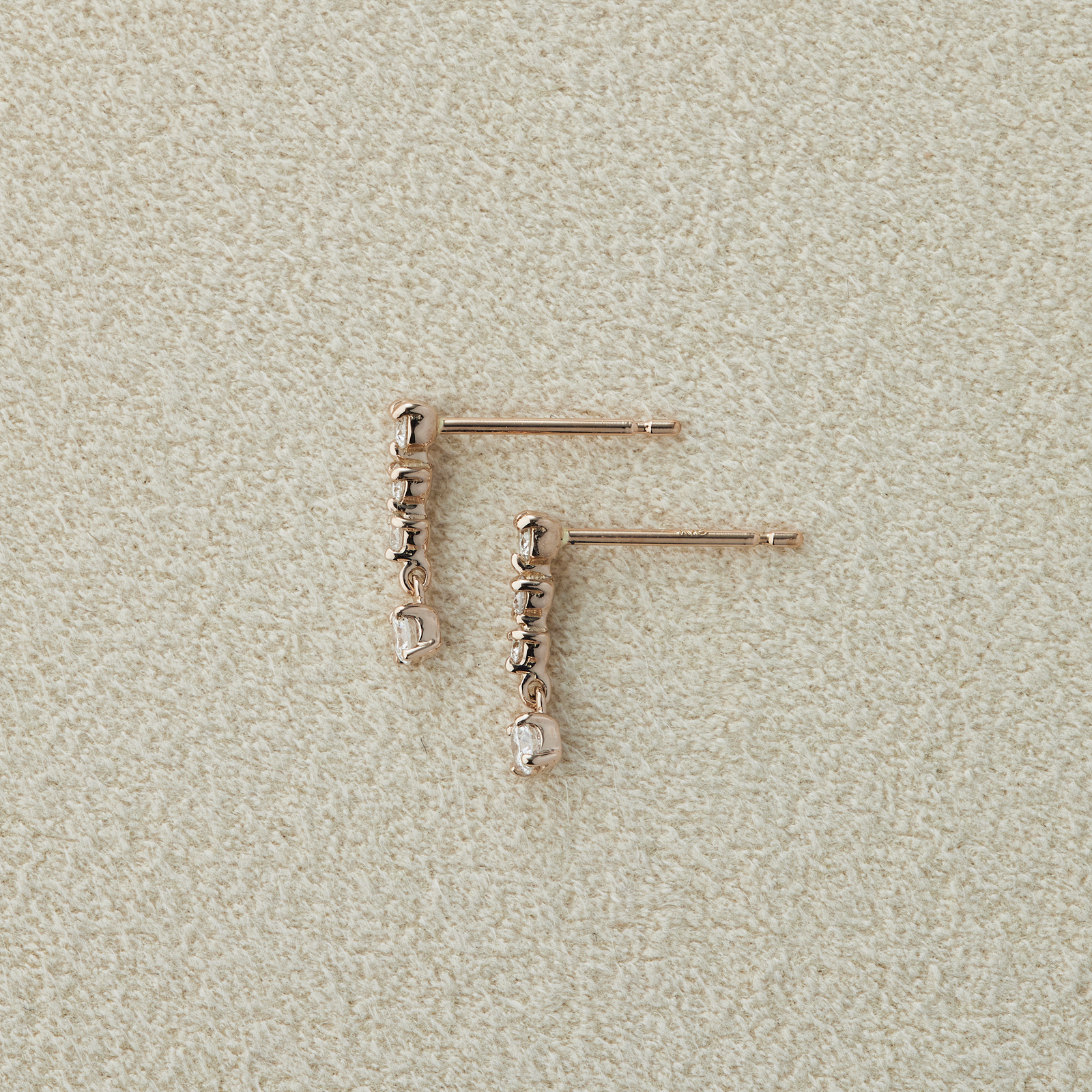 ANNIVERSARY スイングダイヤスタッドピアス