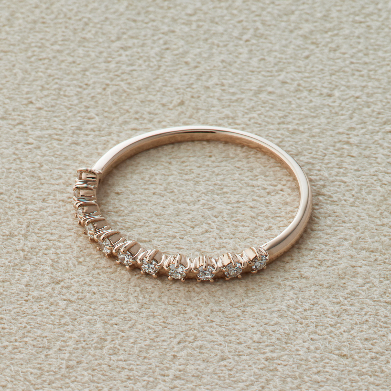 新作】ANNIVERSARY 11粒ダイヤハーフエタニティリング – 結婚指輪