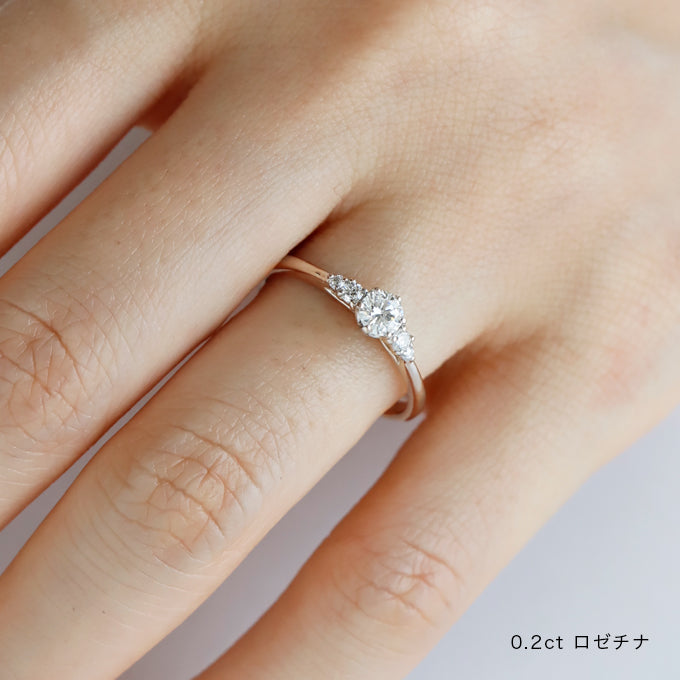 婚約指輪 華やぎ ロゼチナ 着用画像