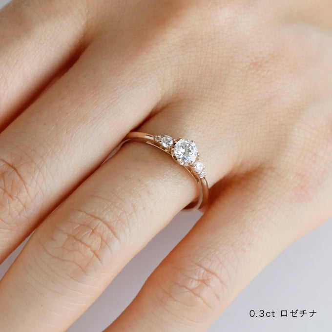 婚約指輪 華やぎ ロゼチナ 着用画像