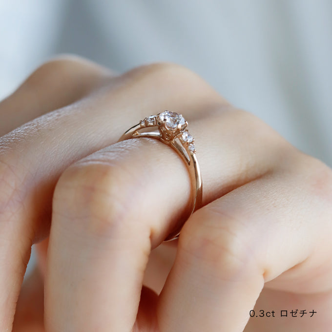 婚約指輪 華やぎ ロゼチナ 着用画像