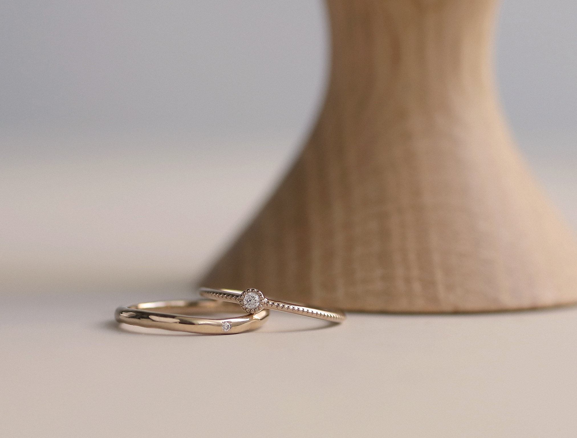 結婚指輪とファッションリングの組み合わせ6選！おすすめの重ね付けやポイントを解説