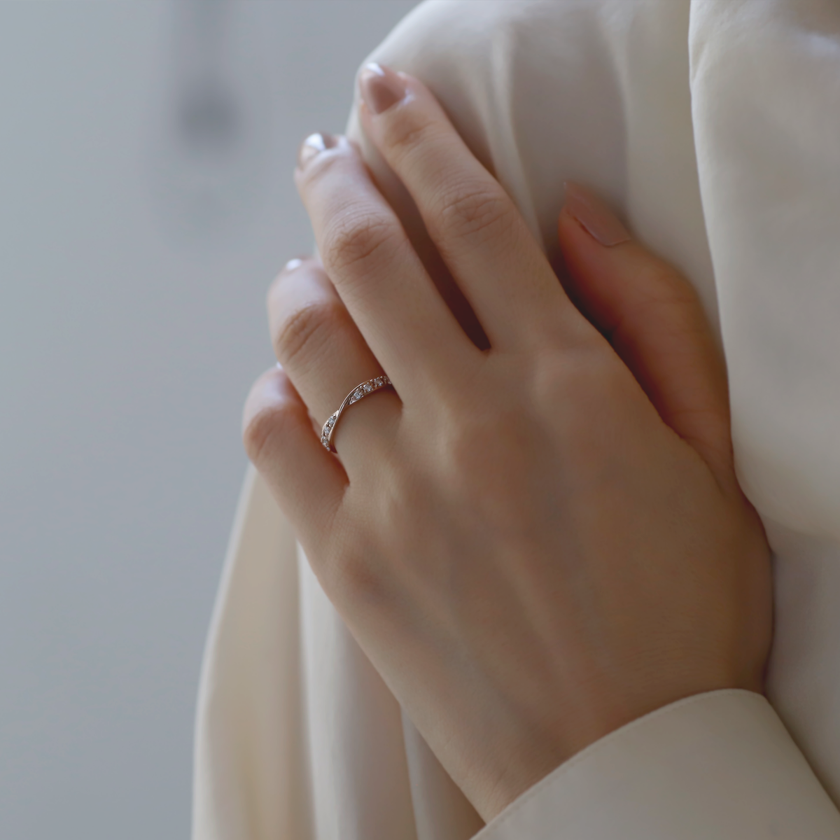 ANNIVERSARY ダイヤ8粒ツイストリング (即納)