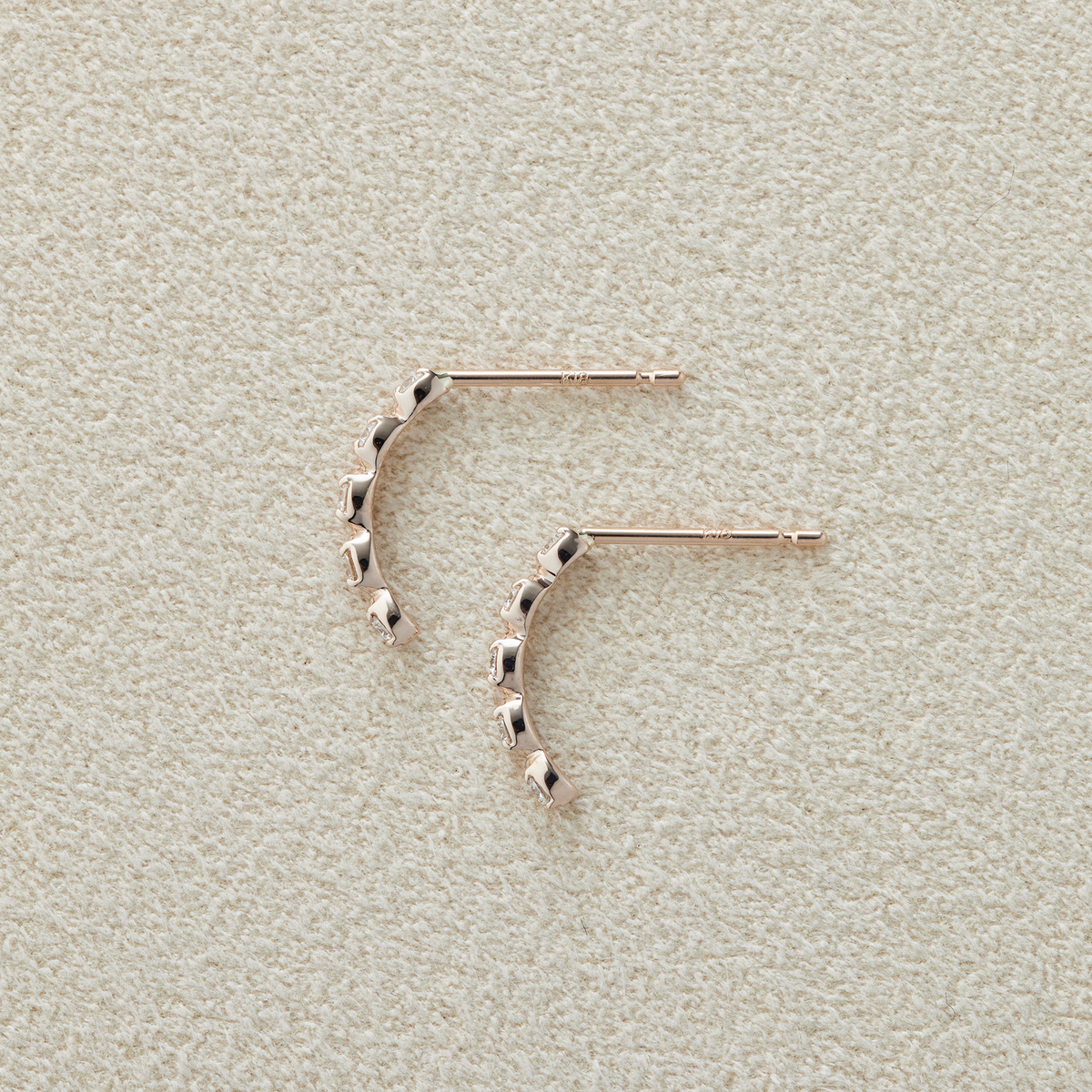 新作】ANNIVERSARY オーバルダイヤピアス