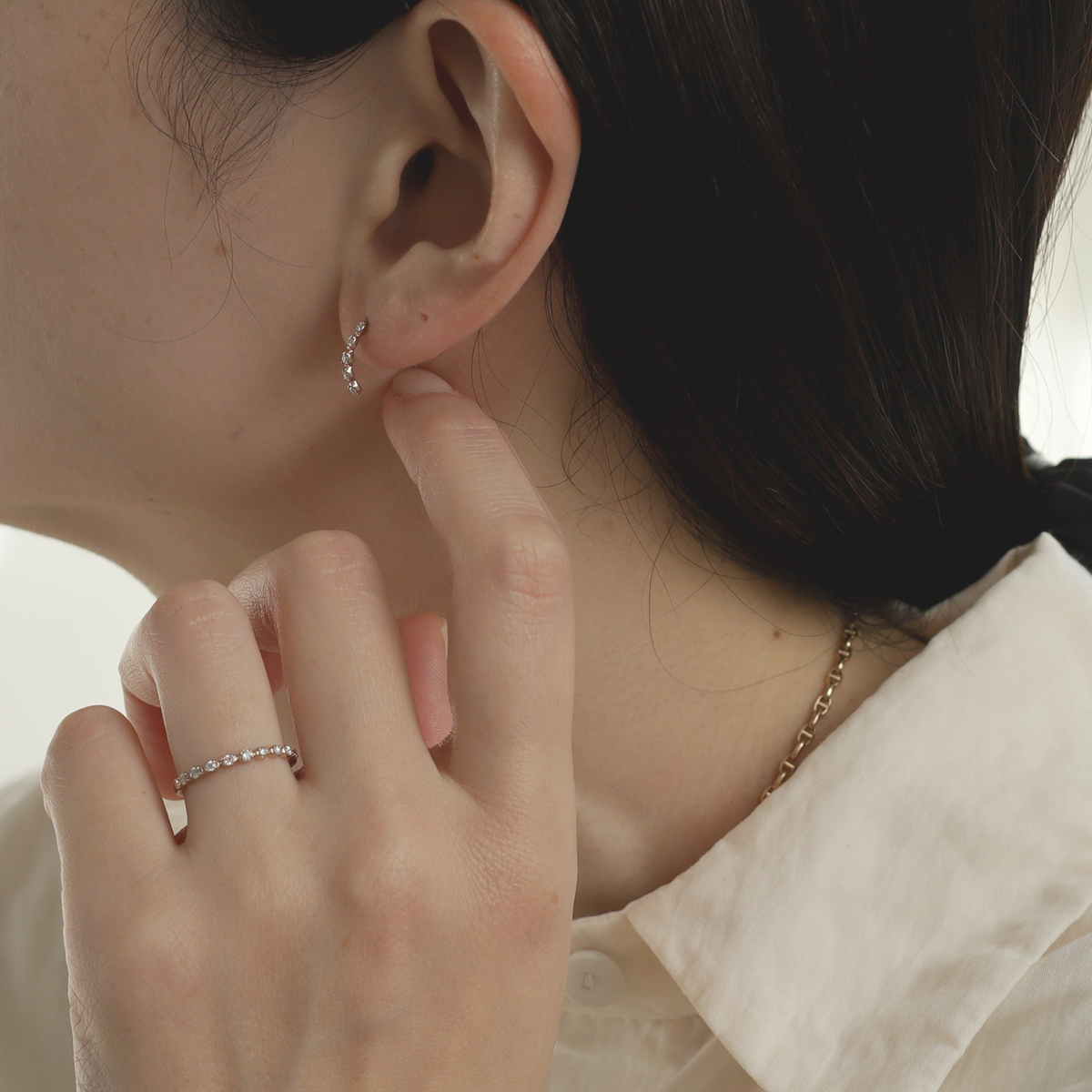 新作】ANNIVERSARY オーバルダイヤピアス